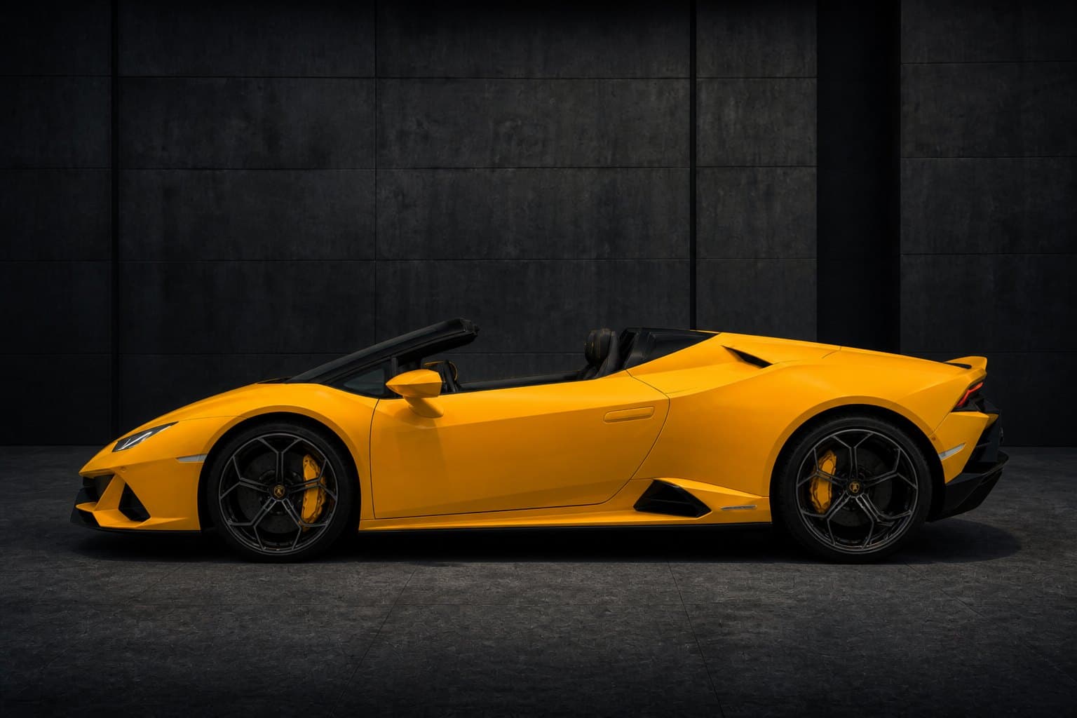 Lamborghini Huracán Spyder exterior 2