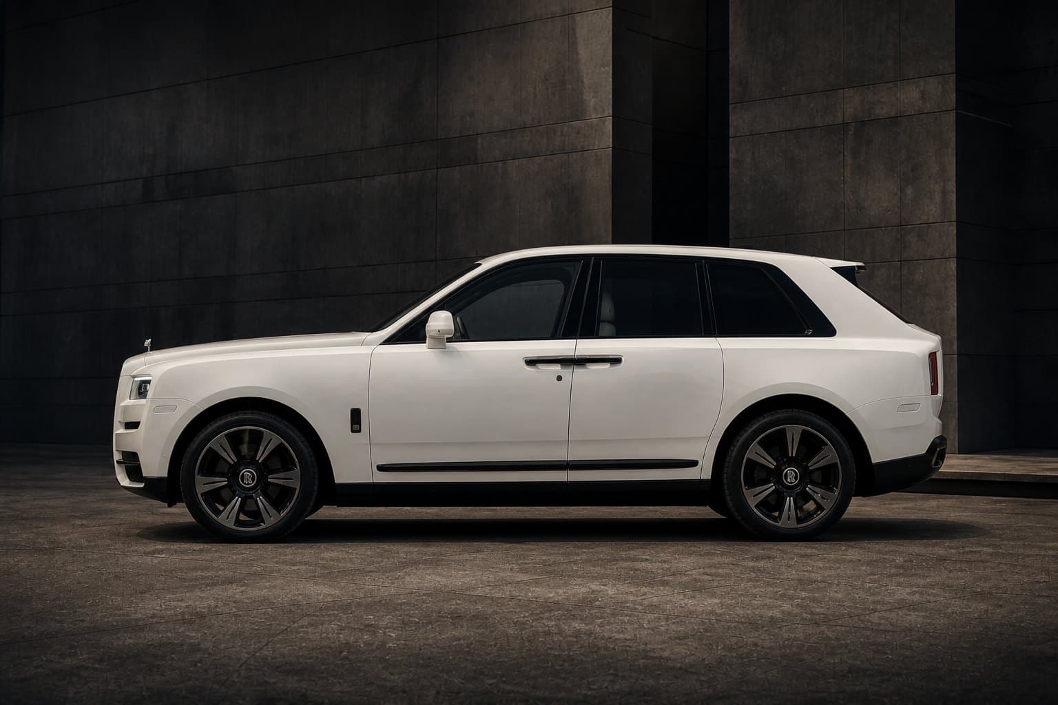 Rolls-Royce Cullinan exterior 2